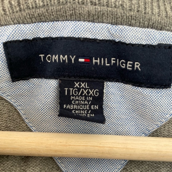 Tommy Hilfiger Men’s V Neck Sweater - XXL Gray Great Condition! Size 2XL - Picture 3 of 3